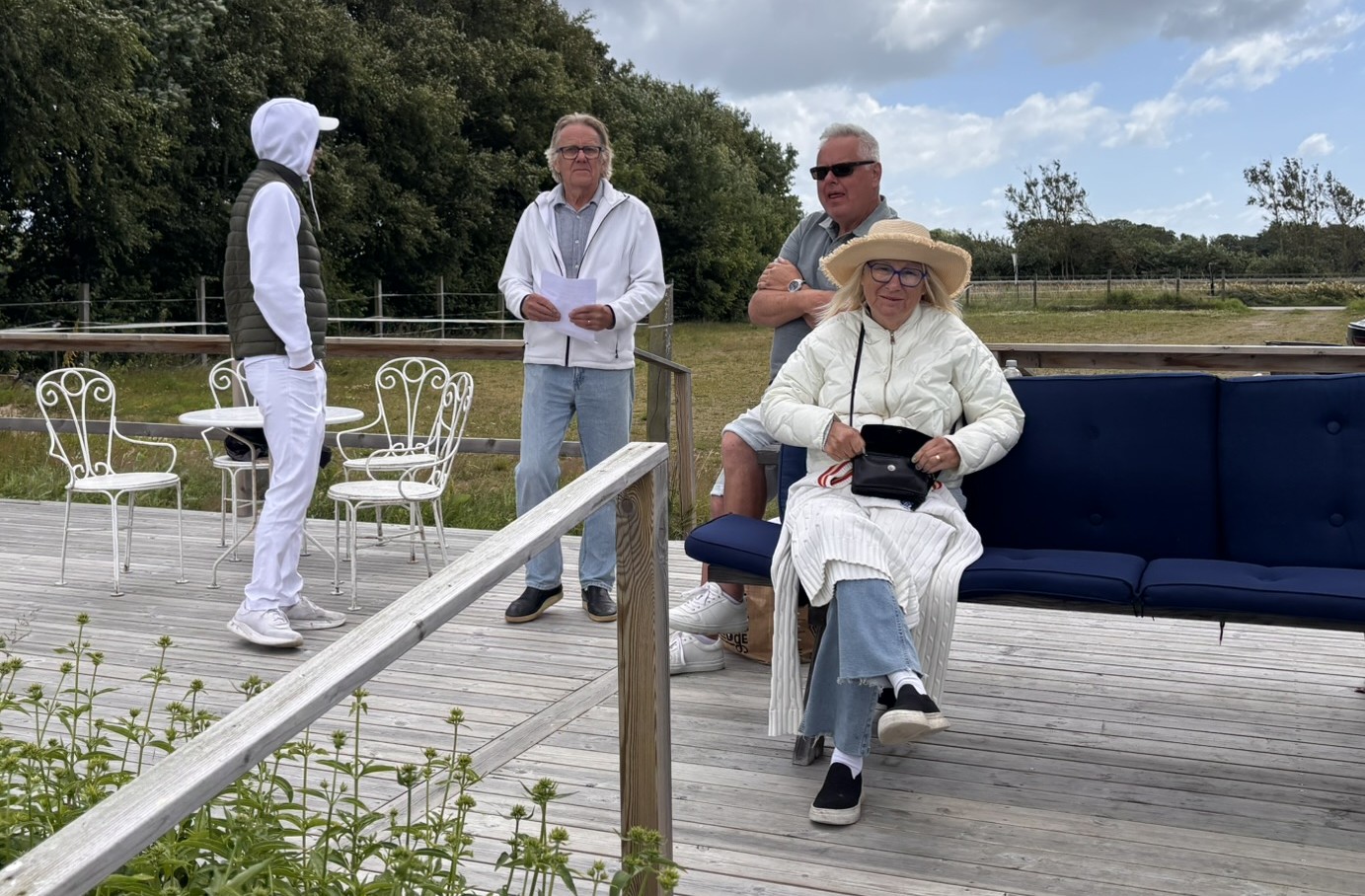 Jodå, det fanns minsann några tappra entusiaster i publiken denna blåsiga söndag...